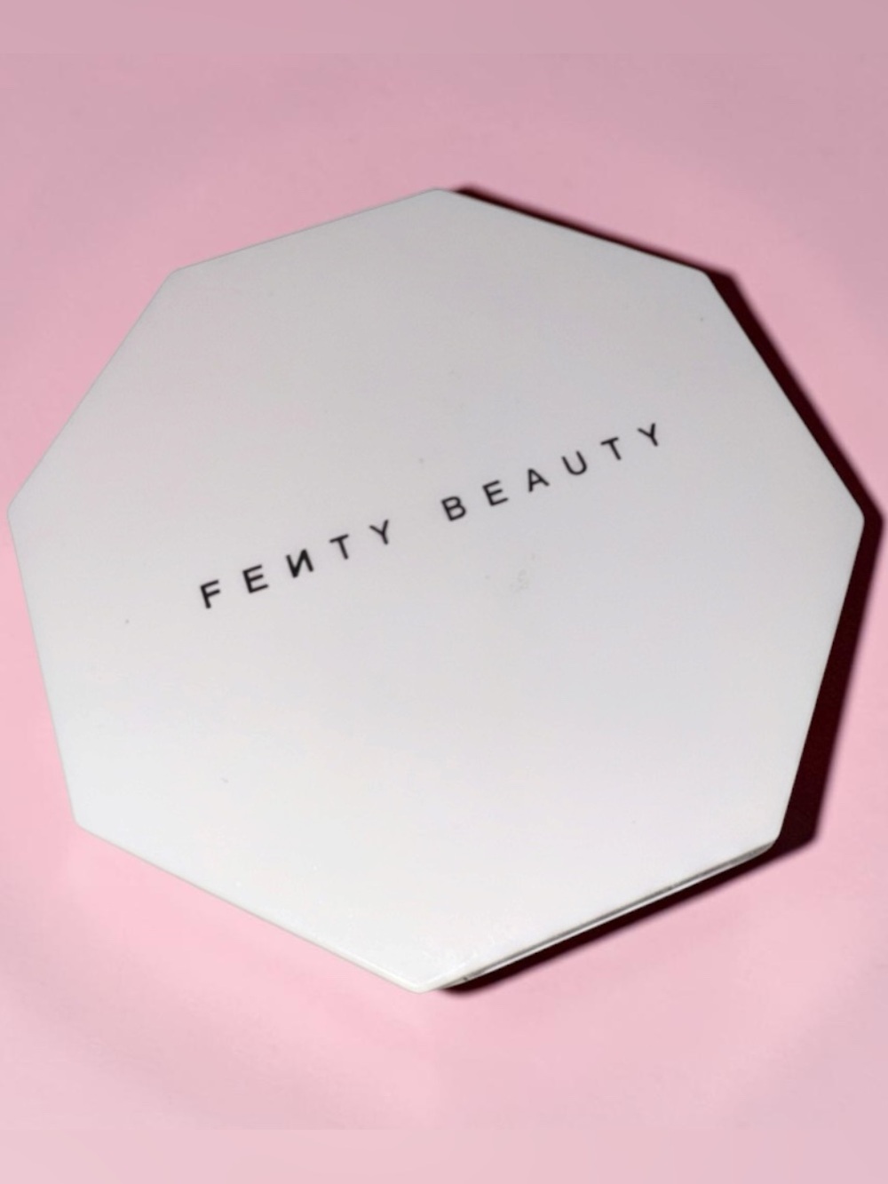 Fenty Beauty Highlighter Compact — White